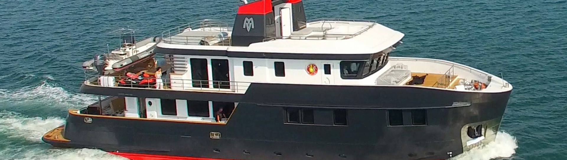 Моторная яхта Ocean King Explorer 100 - фото