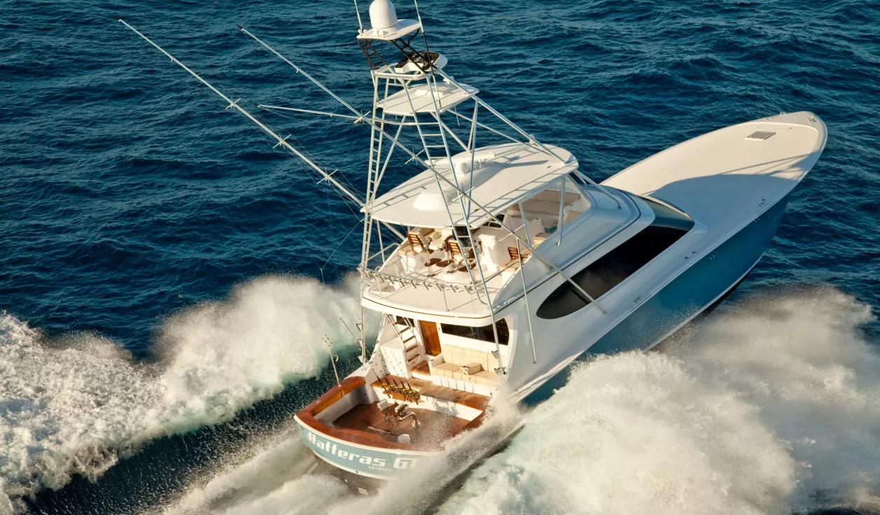 Моторная яхта Hatteras GT 70 - фото 1