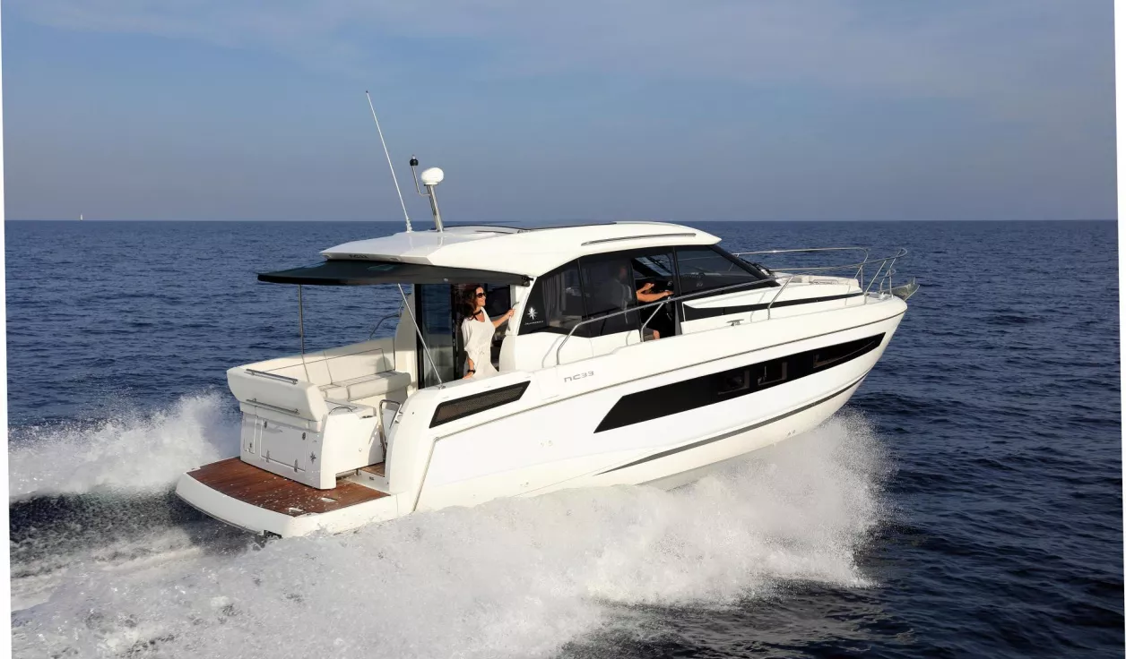 Моторная яхта Jeanneau NC 33 - фото 1