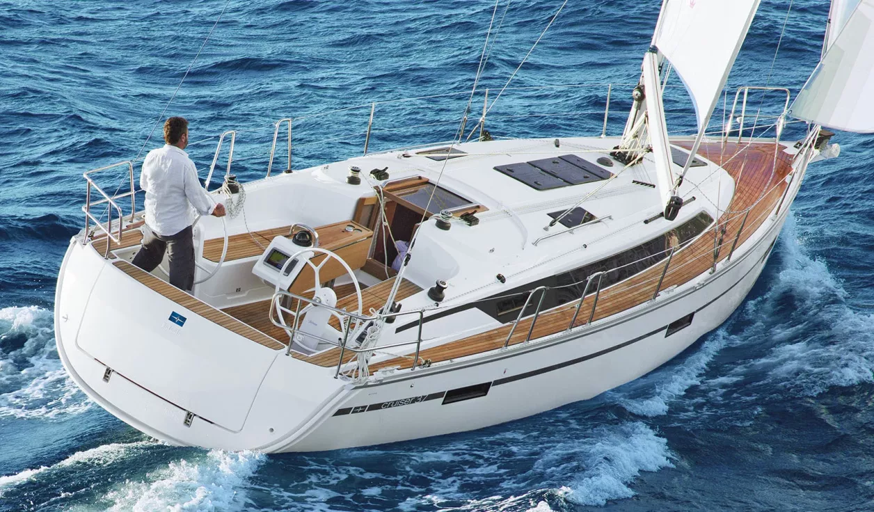 Парусная яхта Bavaria Cruiser 37  - фото 2