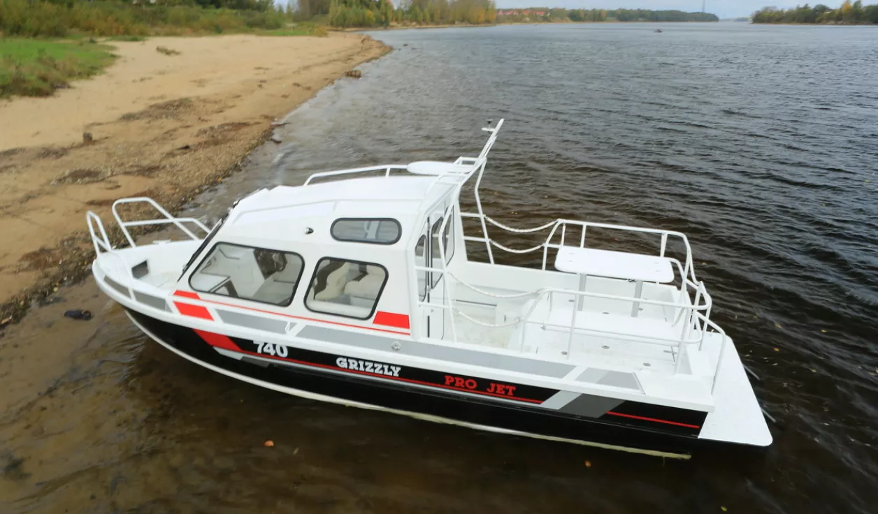 Катер Grizzly 740 Cabin Pro Jet - фото 1