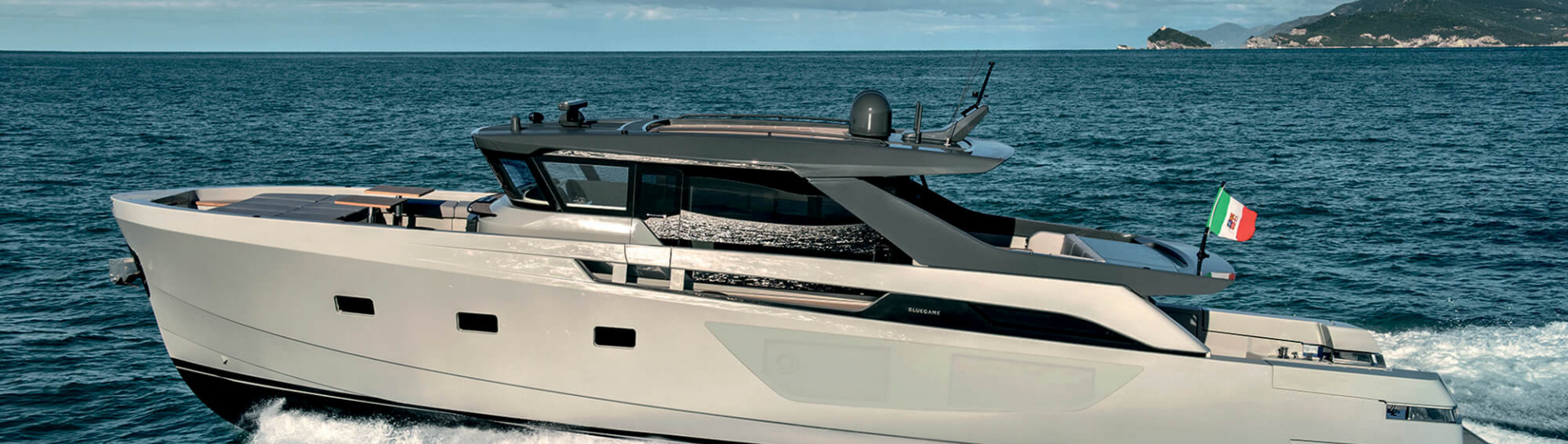 Моторная яхта Bluegame BGX70 - фото