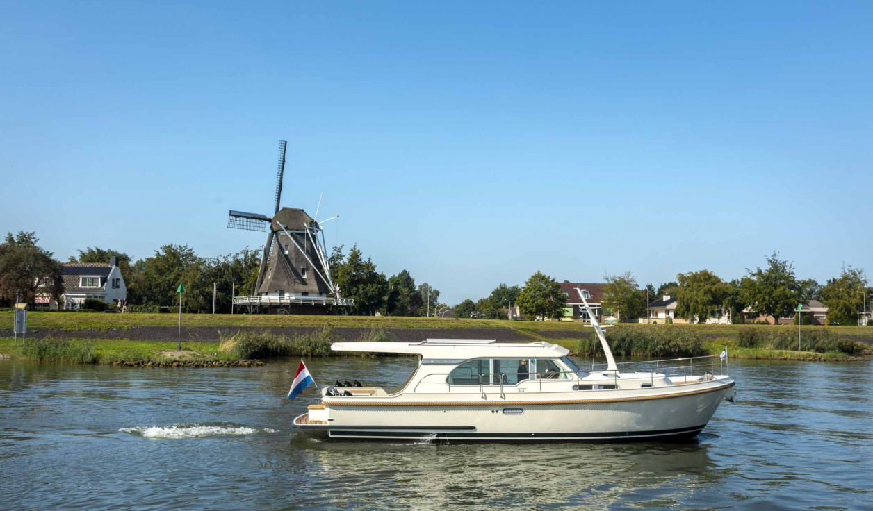 Моторная яхта Linssen Grand Sturdy 40.0 Sedan - фото 1