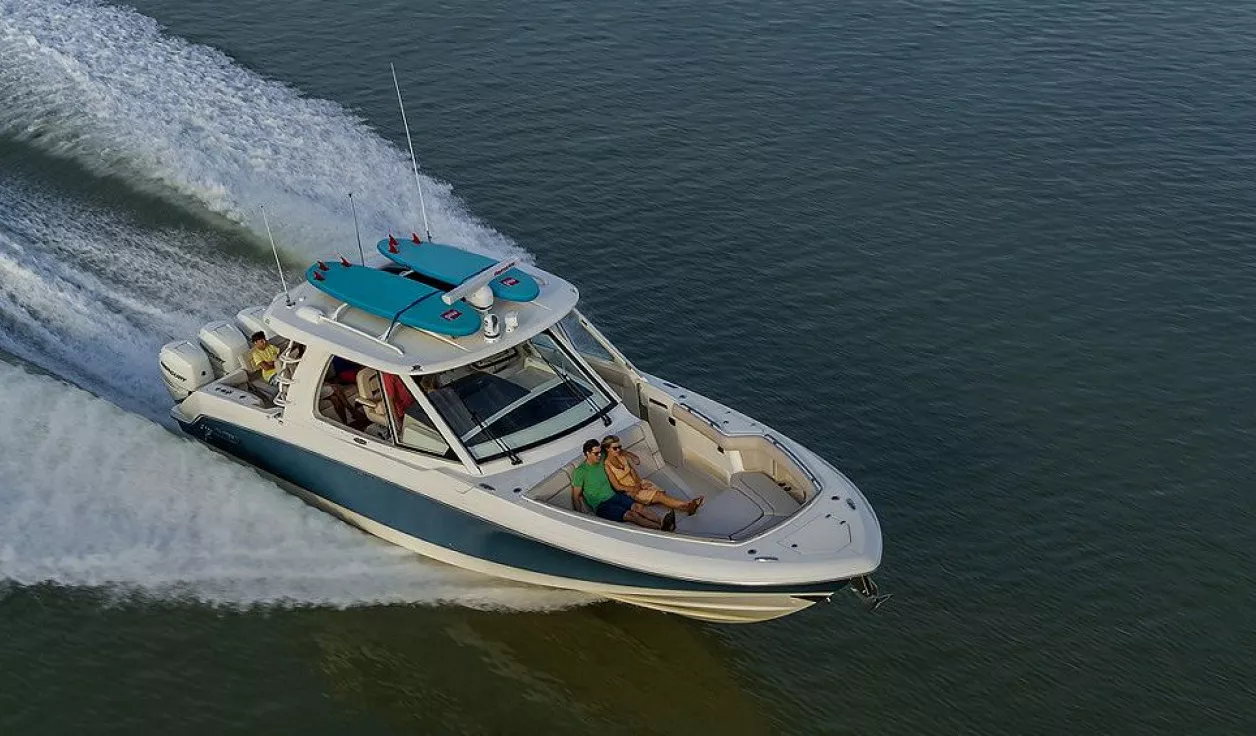 Катер Boston Whaler 380 Realm - фото 2