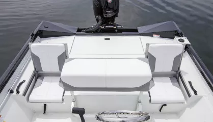 Crestliner 2000 Bay