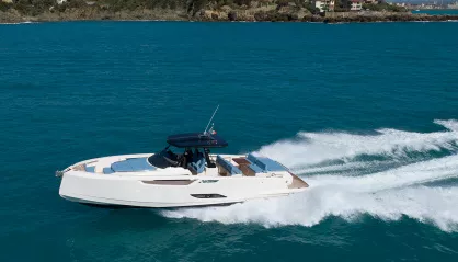 Cayman Yachts 400 Walk around