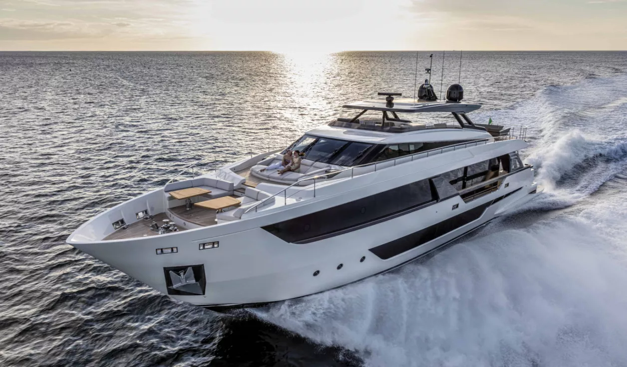 Моторная яхта Ferretti 1000 - фото 1