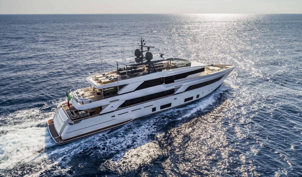 Моторная яхта Custom Line Navetta 42 - фото 2