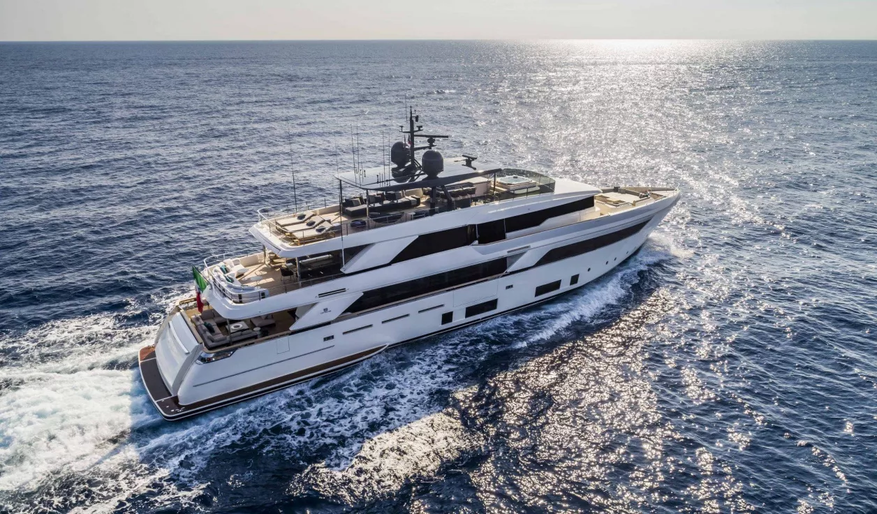 Моторная яхта Custom Line Navetta 42 - фото 2