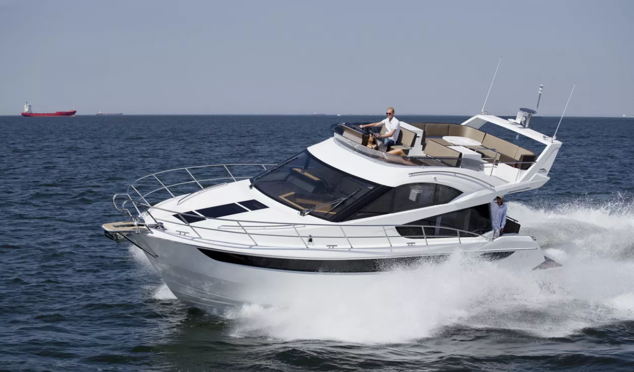 Моторная яхта Galeon 420 Fly - фото 1