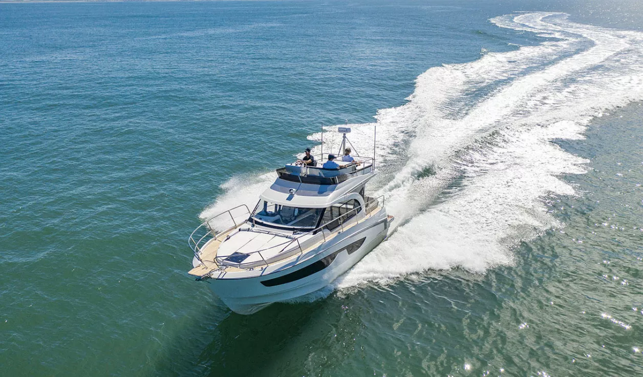 Катер Beneteau Antares 11 Fly - фото 2