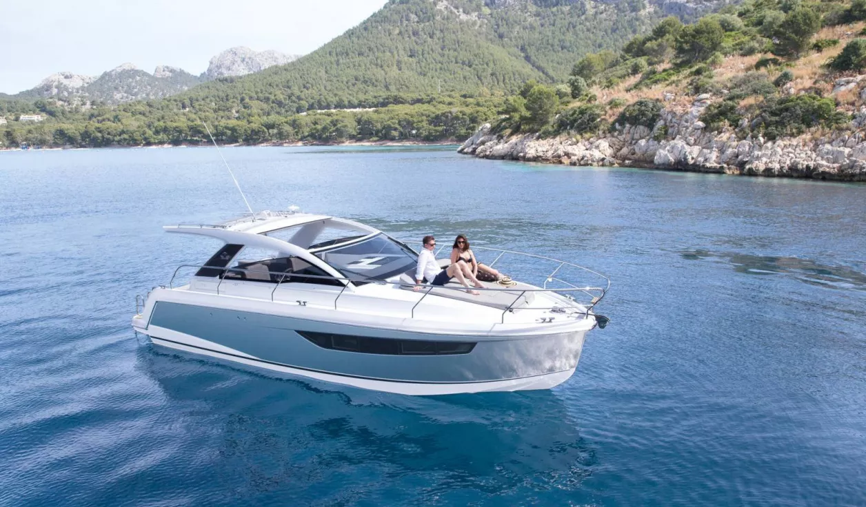 Моторная яхта Sealine S330 - фото 1