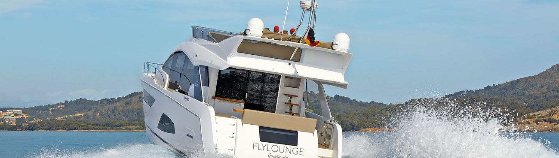 Моторная яхта Sealine F530 - фото
