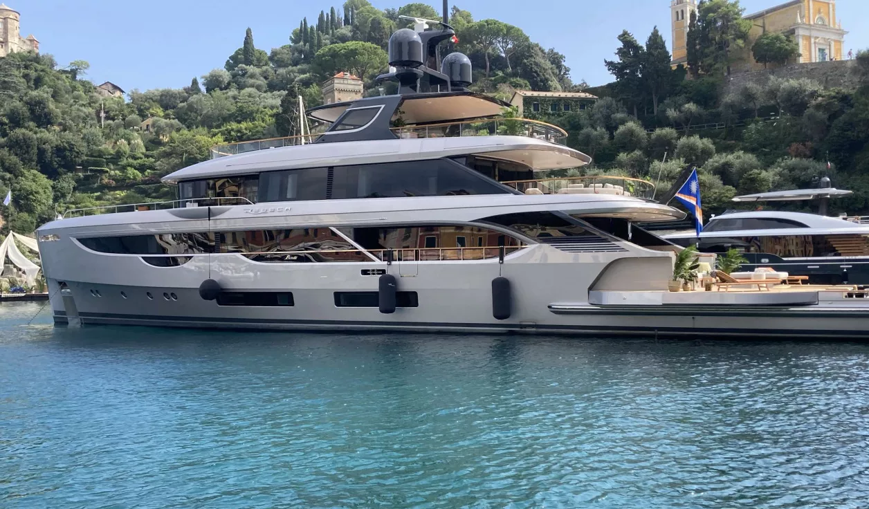 Моторная яхта Benetti Oasis 40M - фото 2