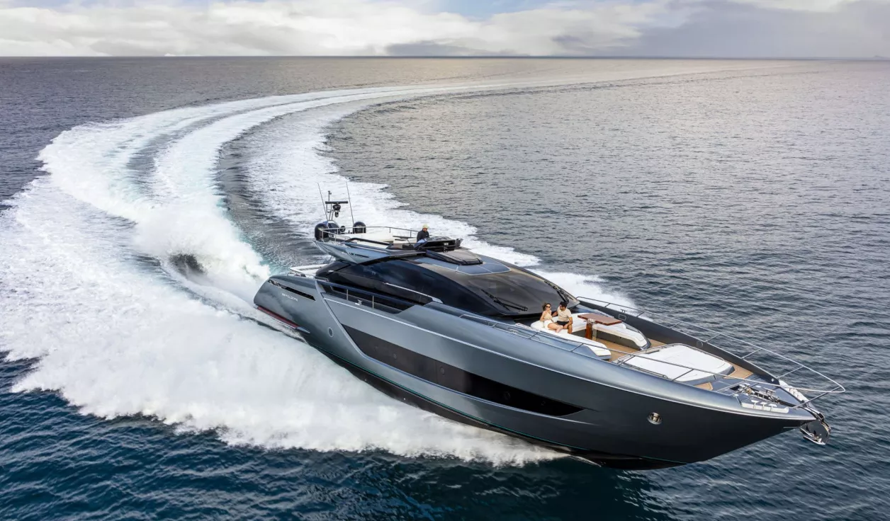 Моторная яхта Riva 88' Folgore - фото 1