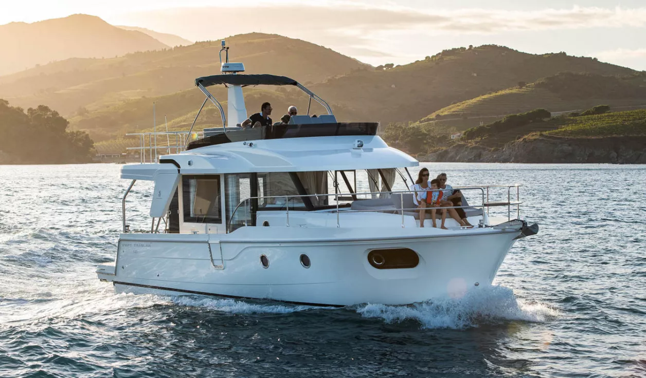 Моторная яхта Beneteau Swift Trawler 41 Fly - фото 1
