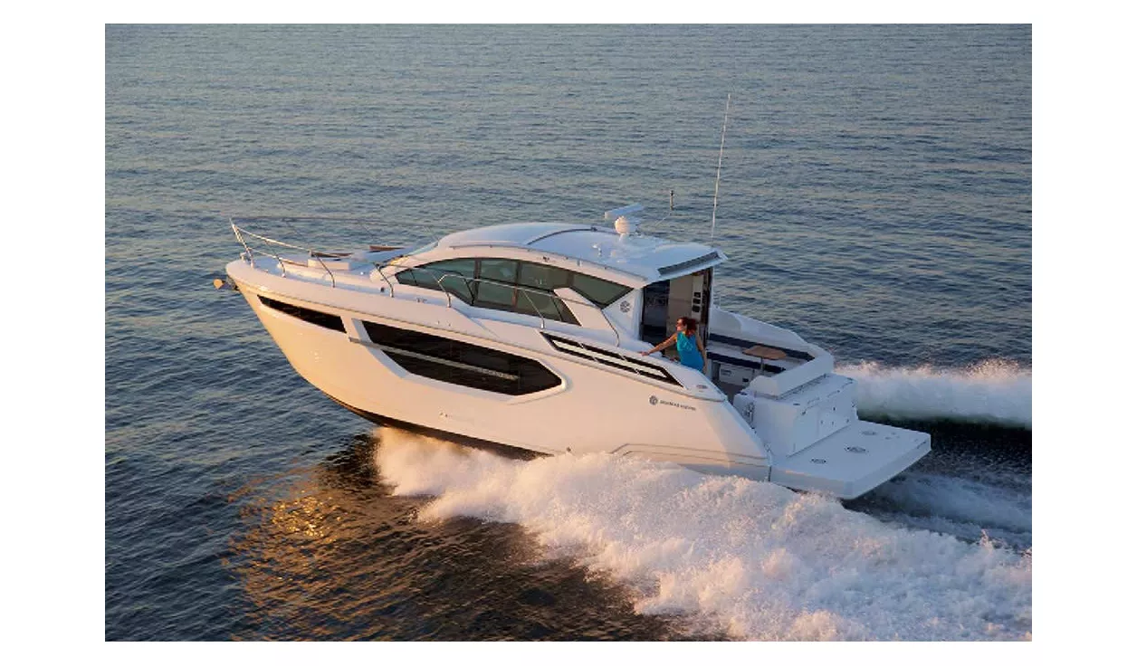 Моторная яхта Cruisers Yachts 42 Cantius - фото 1