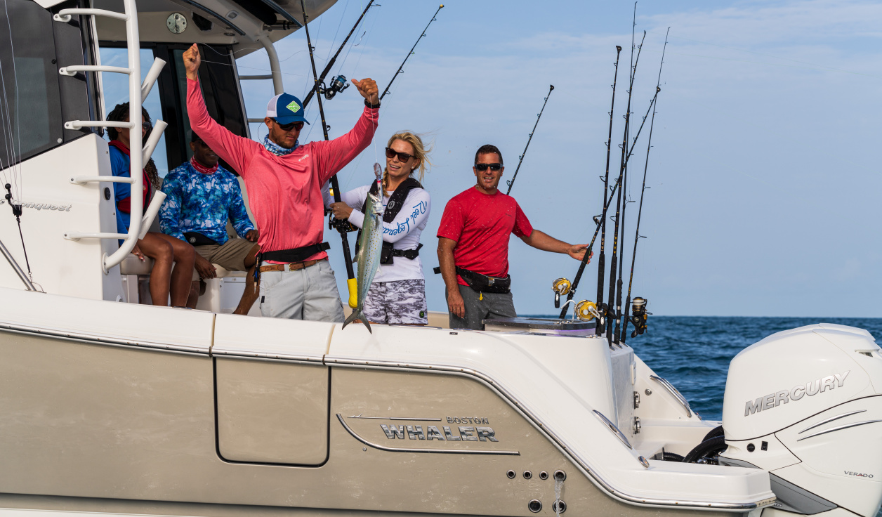 Катер Boston Whaler 405 Conquest - фото 2