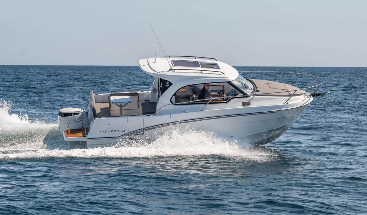 Катер Beneteau Antares 8 - фото 1