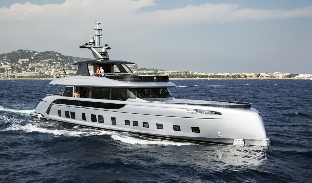 Моторная яхта Dynamiq GTT 115 - фото 1