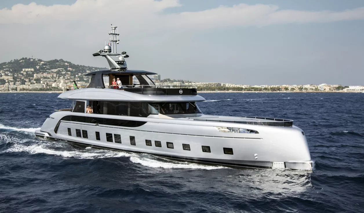 Моторная яхта Dynamiq GTT 115 - фото 1