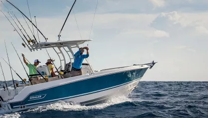 Boston Whaler 230 Outrage