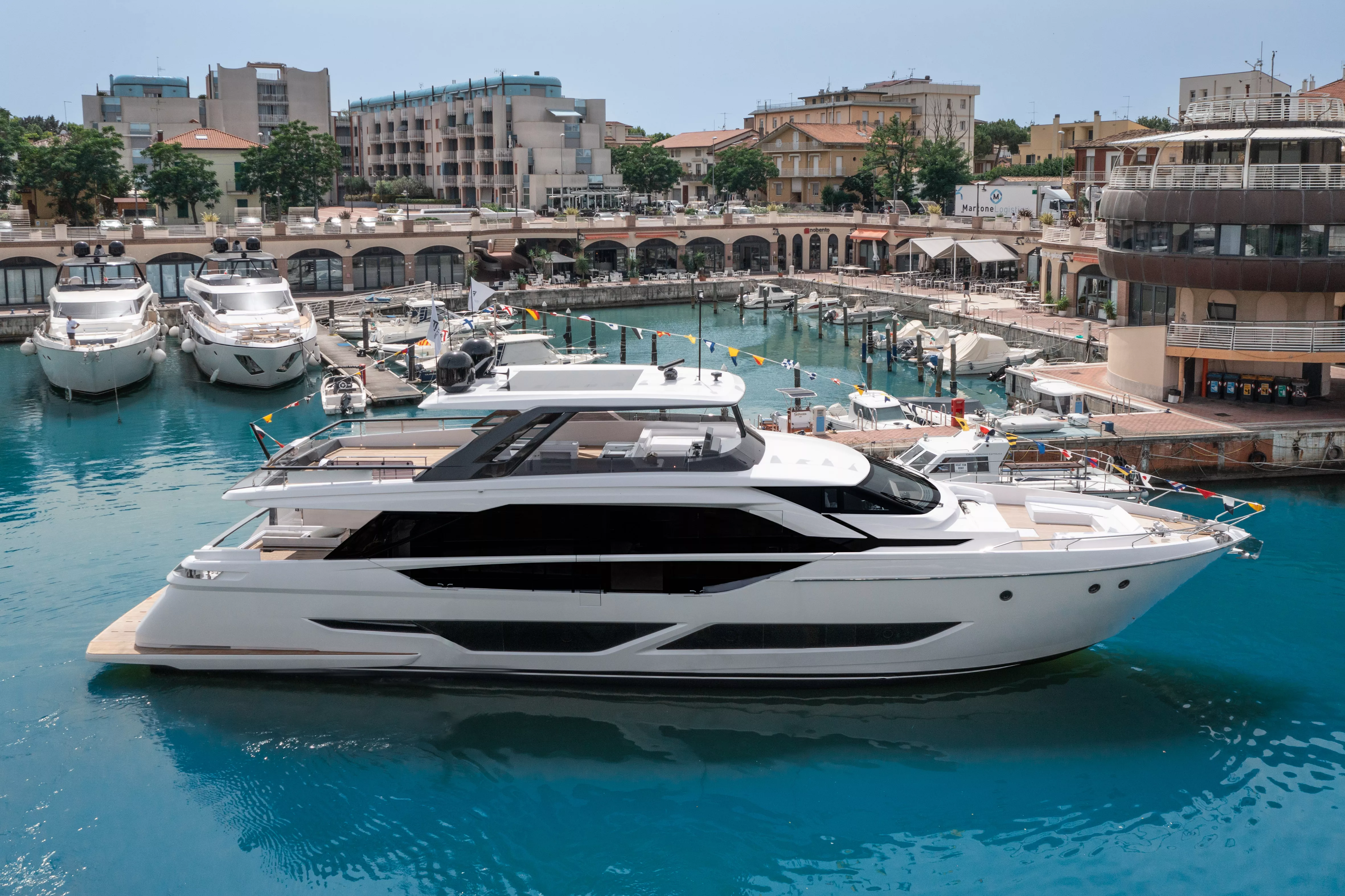 Ferretti 860: в ожидании дебюта