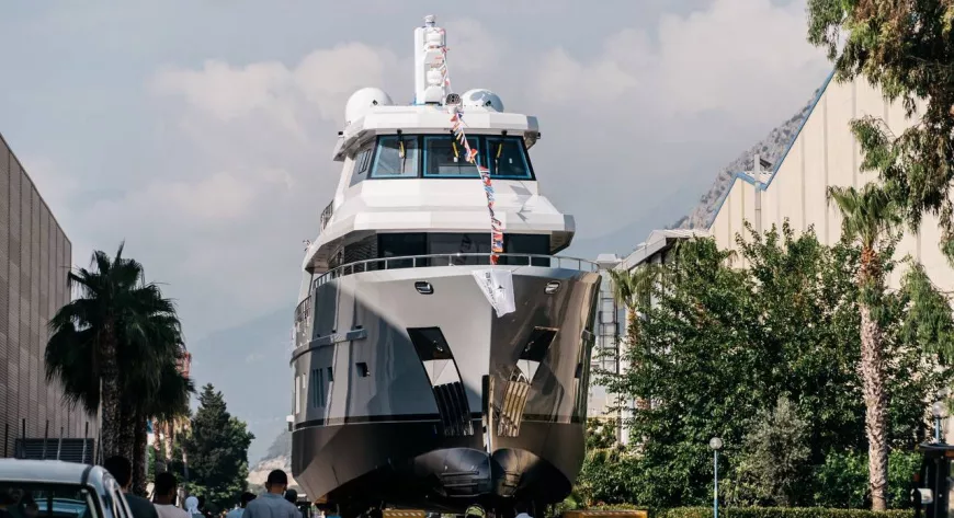 Новая Bering B76 спущена на воду