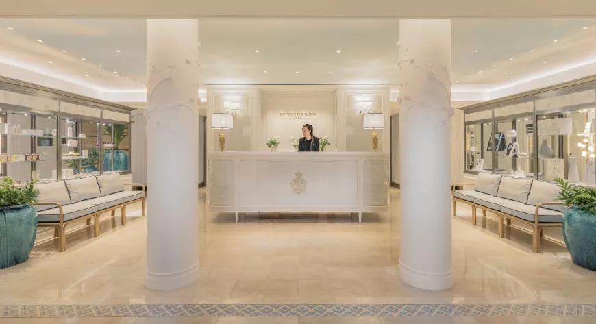 Ritz Paris, цветы и женщины