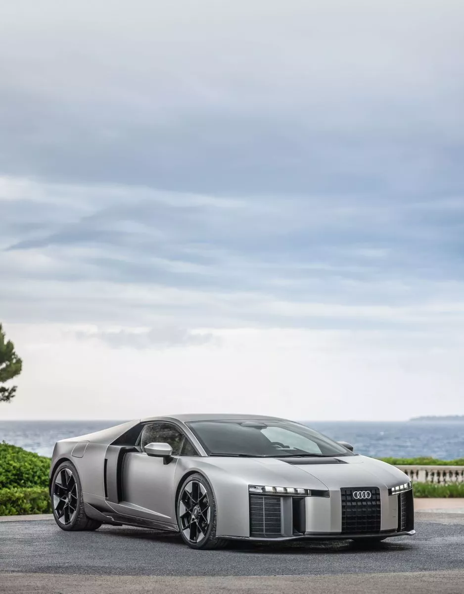 Автомобиль Audi Nuvolari вид сбоку и спереди