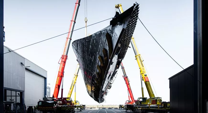 Royal Huisman Project 406: подъем с переворотом - фото 3