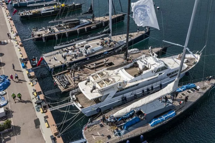 Стартовала Giorgio Armani Superyacht Regatta 2022 - фото 5