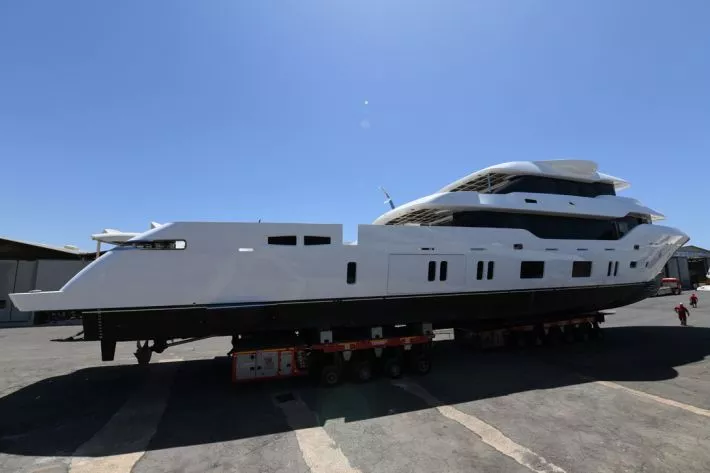 Яхта Canados 143 Tri-Deck спущена на воду - фото 2