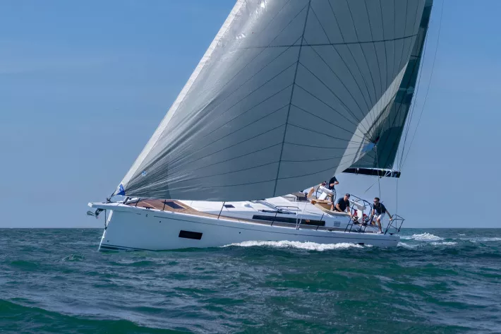Beneteau First 44 - фото