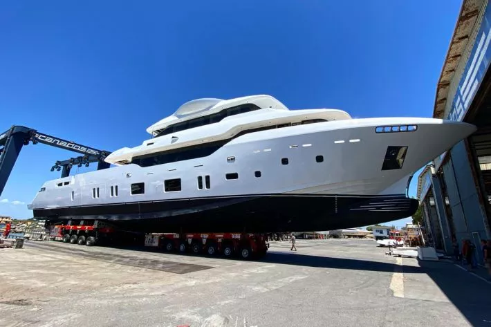 Яхта Canados 143 Tri-Deck спущена на воду - фото 1