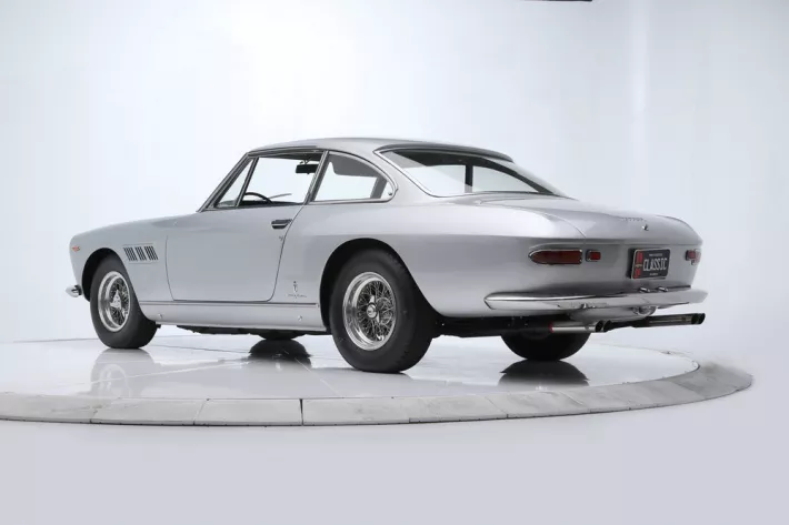 Ferrari 330 GT2+2 1964 года - фото