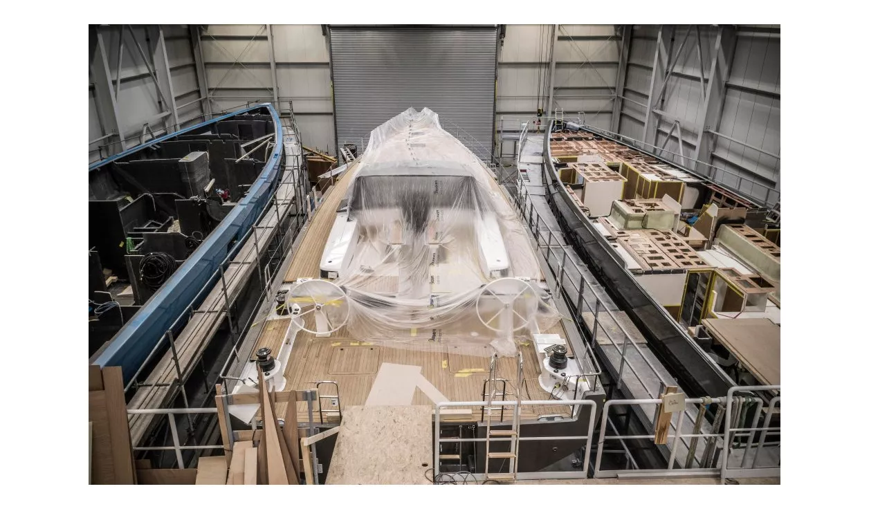 Y Yachts фотографии